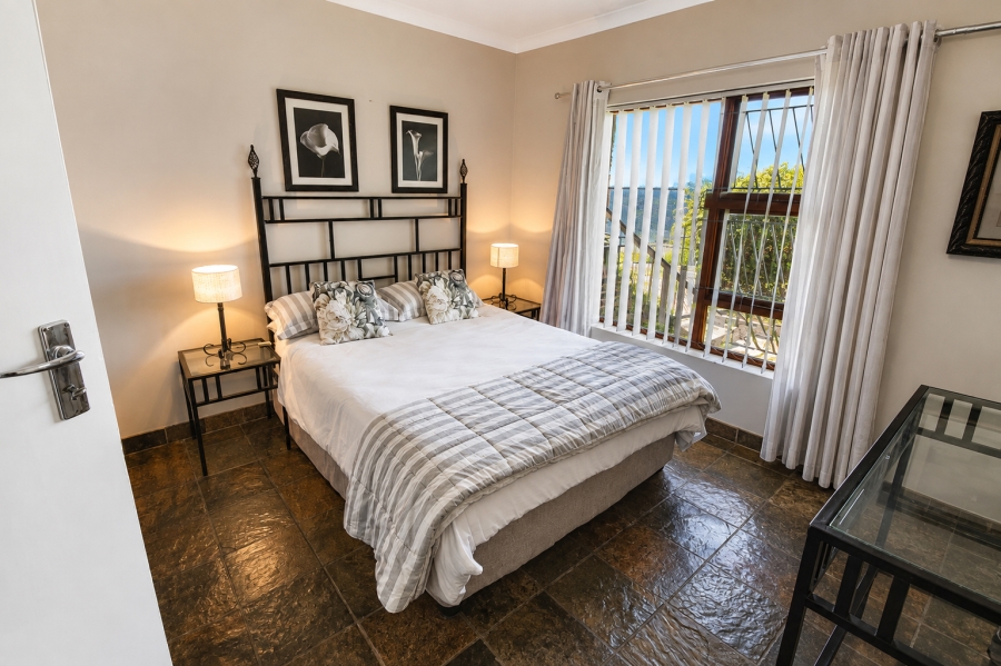 5 Bedroom Property for Sale in Wavecrest Eastern Cape